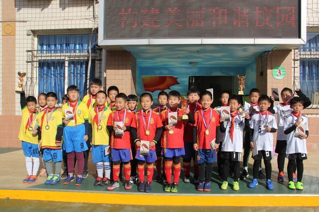 维尼修斯左路小角度劲射破门 巴西队将比分扳成1-1平